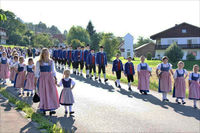 Jubiläums-Festzug mit dem Trachtenverein dRiedlstoana-Arrach