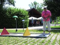 Sommerspaß beim Minigolf im Kurpark Bad Kötzting im Naturpark Oberer Bayerischer Wald