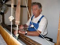 Arbeit am Webstuhl im Webereimuseum Breitenberg