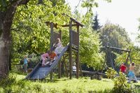 Kinderspaß auf einem Spielplatz im Zellertal