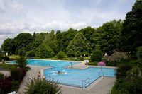 Blick auf das beheizte Freibad in Frauenau im ArberLand Bayerischer Wald