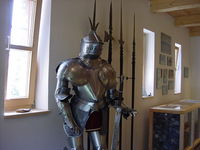 Ritterrüstung und Waffen im Burgmueseum Altnußberg bei Geiersthal