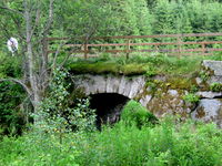 Brücke über den Harlandbach auf dem Goldenen Steig bei Bischofsreut im Dreiländereck Bayerischer Wald