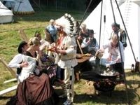 Kochen im Lager beim Goldgräberfest in Hunding