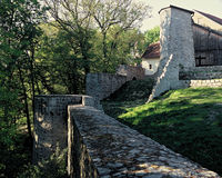 Mauerreste auf der Burganlage in Mitterfels
