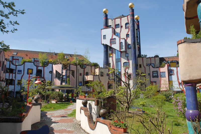 Hundertwasserwohnhaus "Unterm Regenturm" Urlaubsland