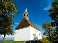 Blick auf das Kirchberger Kirchlein bei Schönberg im Nationalpark-FerienLand Bayerischer Wald