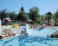 Das beheizte Freibad bietet spaß für Groß und Klein