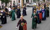 Festumzug der Goldhaubenfrauen in Untergriesbach