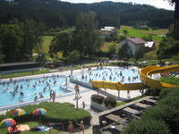 Die große Wasserrutsche im Freibad Viechtach im ArberLand Bayerischer Wald