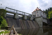 Das Kraftwerk am Höllensteinsee bei Viechtach im Bayerischen Wald
