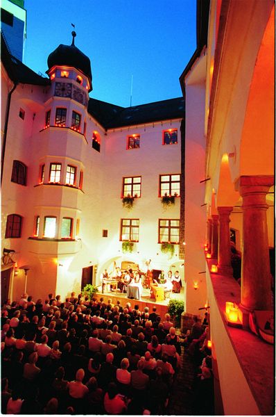 Konzerte und Opern auf Schloss Amerang