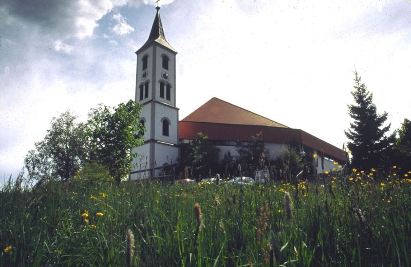 Blick auf die Pfarrkirche in Arrach-Haibühl im Lamer Winkel