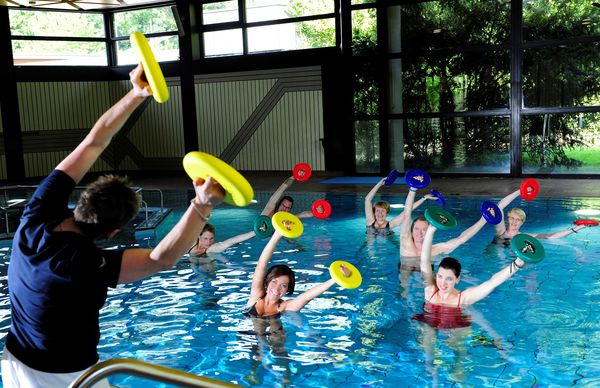 Unterwassergymnastik Aquagymnastik Gruppenangebot In Der Borde Therme Sauerland