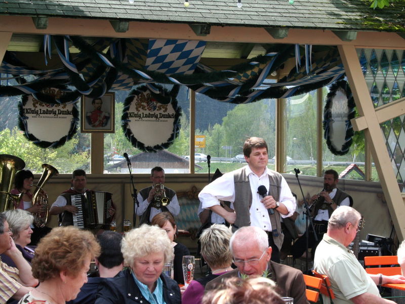 Musikalische Unterhaltung im JOSKA Biergarten beim Glaßstraßenfest