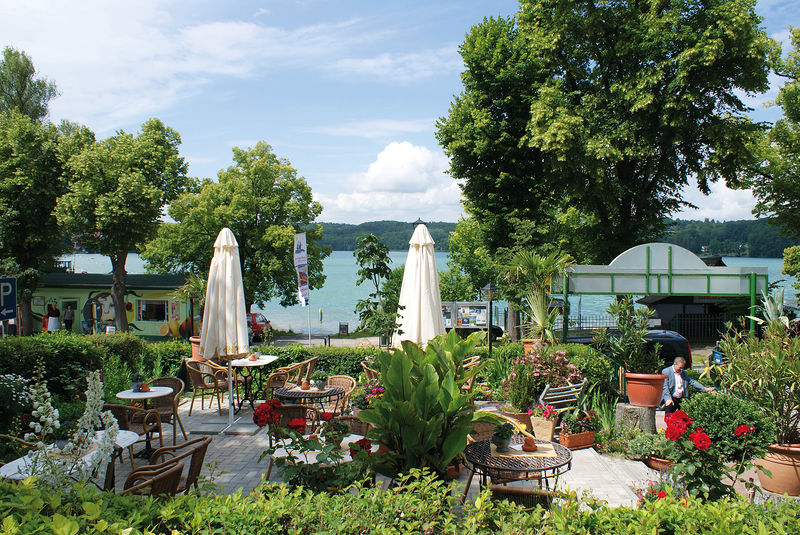 Außenterrasse am Strandhotel Buckow, Foto: Strandhotel Buckow
