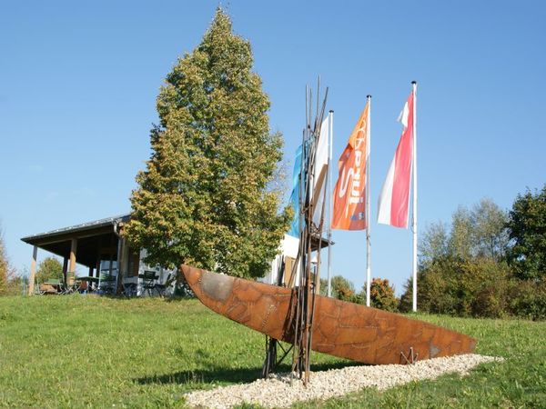 Kunstwerk Boot und Paddel in Dietfurt-Griesstetten im Altmühltal