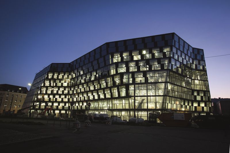 Biblioteca de la Universidad de noche