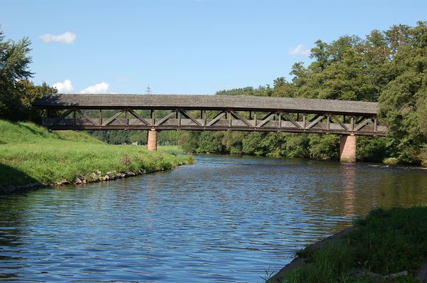 Blick über die Murg auf die Flößerbrücke in Hörden.