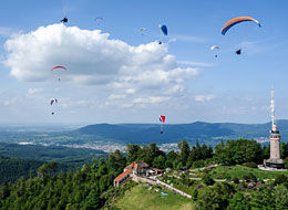 Gleitschirmflieger beim Startplatz Merkur