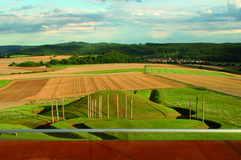 Blick auf den rekonstruierten Grabhügel