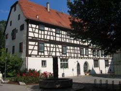 Marstall mit Marstallbrunnen
