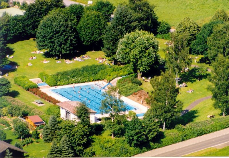 Blick auf das Familienfreibad Grafenwiesen im Kötztinger Land