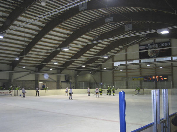 Hockeymatch in der Eishalle Grüsch