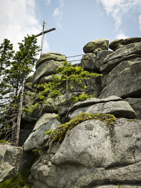 Hochsteinfelsen mit Gipfelkreuz