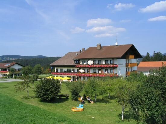 Blick auf das Hotel HAUS MÄRCHENWALD in Bischofsreut bei Haimühle