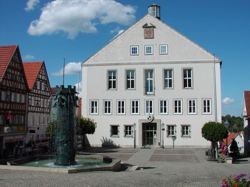 Rathaus und Rathausbrunnen in Hechingen