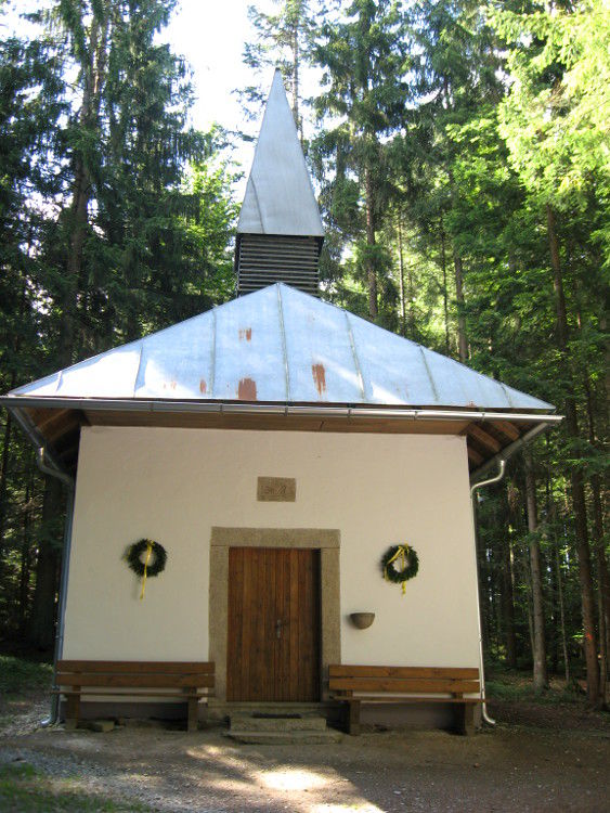 Blick auf die Ameiskapelle bei Schönbrunnerhäuser AUF DER LACKE