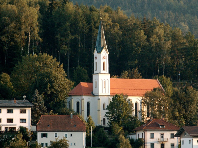 Blick auf die Pfarrkirche in Hohenwarth im Kötztinger Land