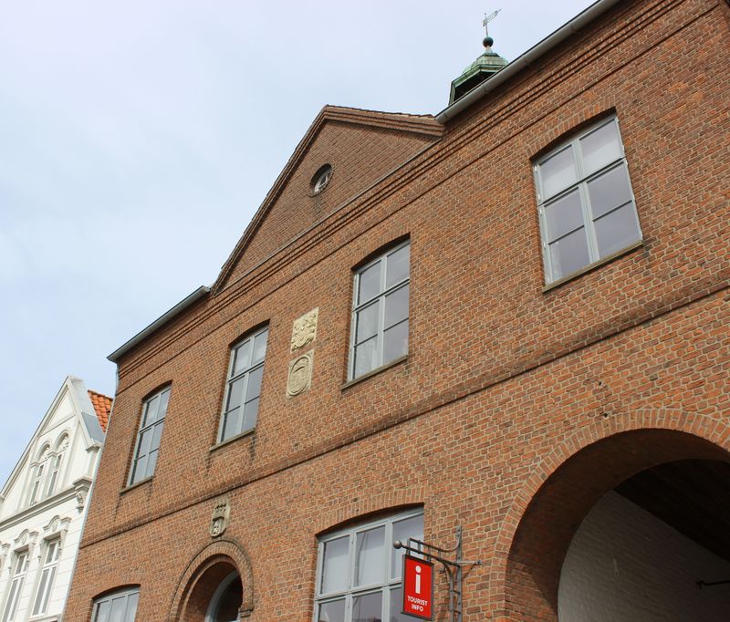 Außenansicht mit Giebel
