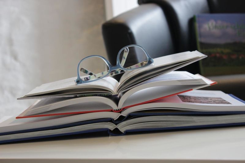 Buch und Brille