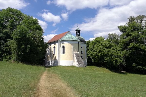 Die Frauenbergkapelle befindet sich oberhalb vom Kloster Weltenburg.