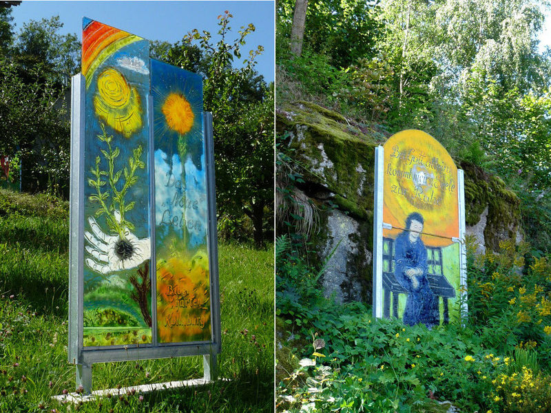 Imposante Glastafeln am Meditationsweg im Pfarrgarten in Kollnburg