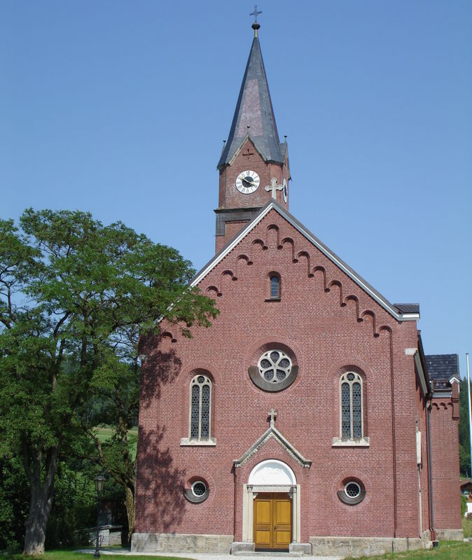 Die Pfarrkirche Kirchaitnach in der Gemeinde Kollnburg im ArberLand Bayerischer Wald