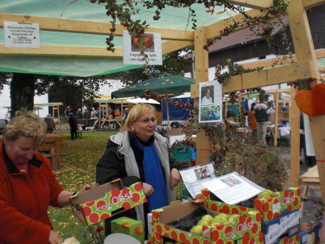 Heimisches Streuobst beim Obst- und Bauernmarkt in Lalling im Bayerischen Wald