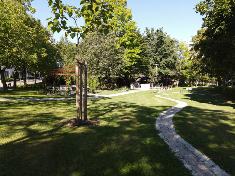 Mehrgenerationenpark In Landau A D Isar Bayerisches Golf Thermenland
