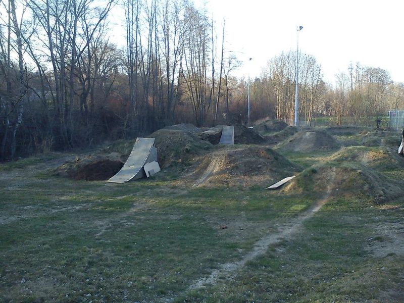 Dirt-Bike-Anlage