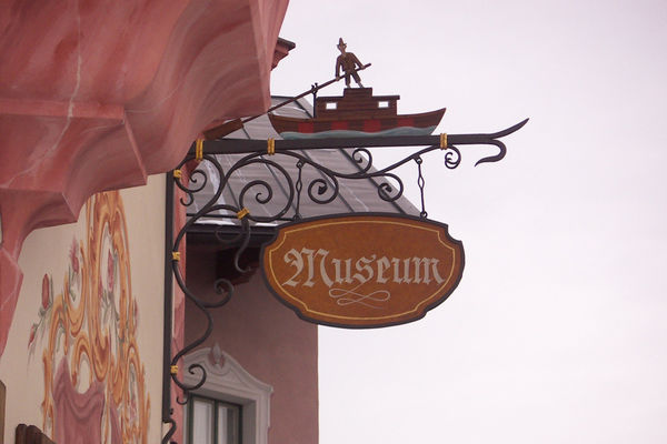 Schild des Innschifffahrtsmuseums Neubeuern
