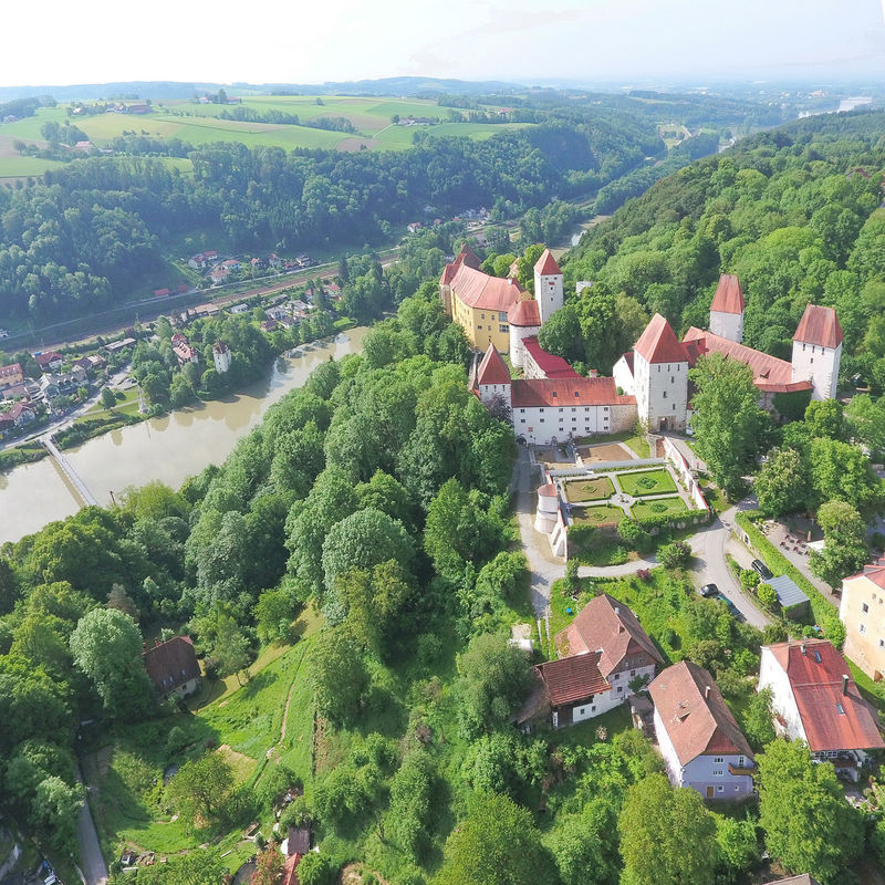 Schloss Neuburg Am Inn Mit Landkreisgalerie Bayerisches Golf Thermenland