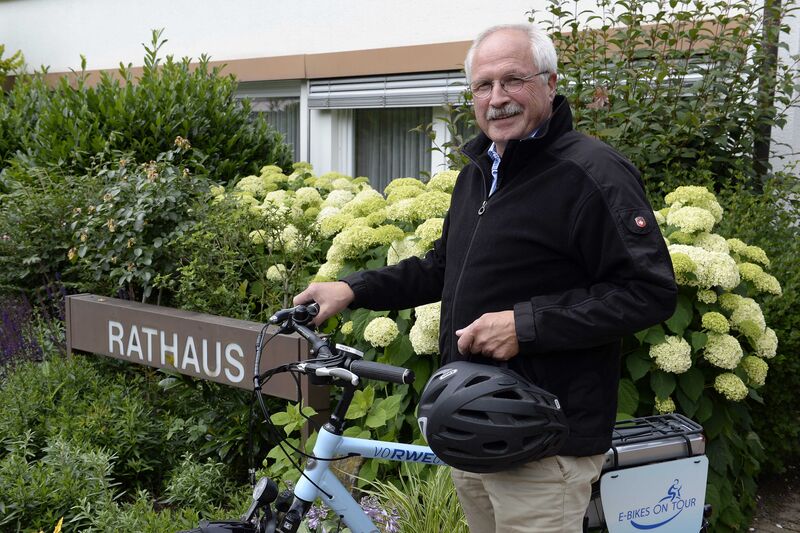 Bürgermeister Antonius Wiesemann mit Pedelec