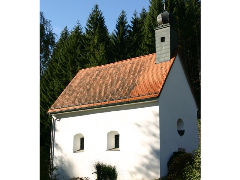 Blick auf die Kapelle in der Geiermühle bei Neukirchen vorm Wald