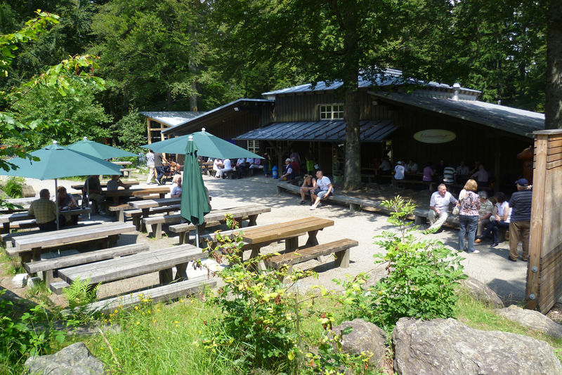 Die Waldwirtschaft liegt am Fuße des Baumwipfelpfades im Nationalpark
