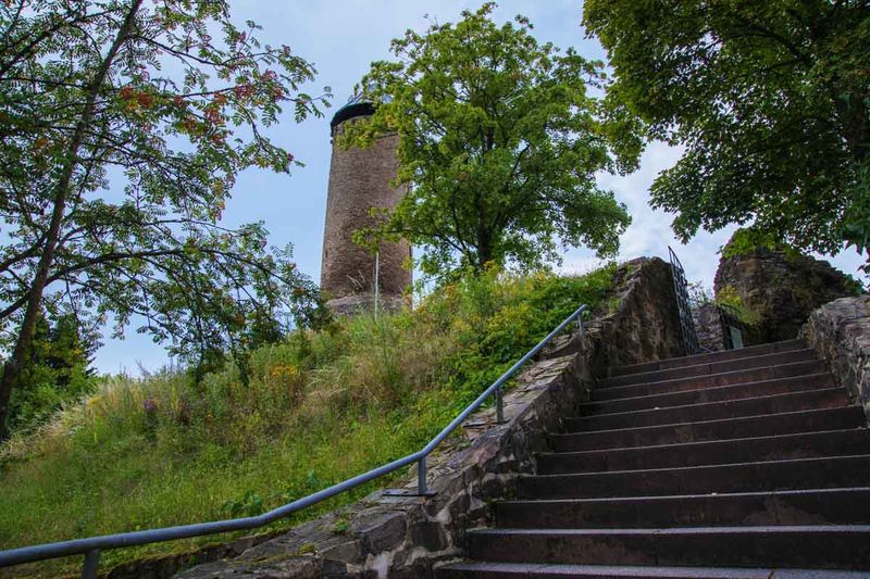 Aufstieg zur Burg Nohfelden