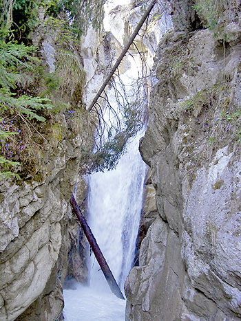Rauschender Wasserfall am Tatzlwurm.