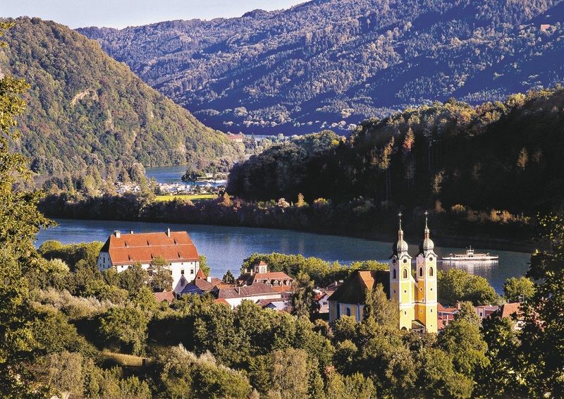 Blick auf den Erholungsort Obernzell in den Donau-Perlen im Bayerischen Wald