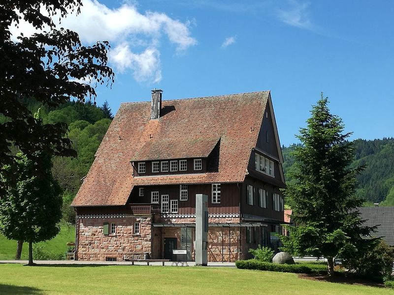 In dem zu sehenden Gebäude bedindet sich das Museum